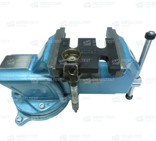 Dieselland DL-CR31056 – Universalaufnahme für den Schraubstock (Nuten 15/17/18/22 mm) für CR-Injektoren